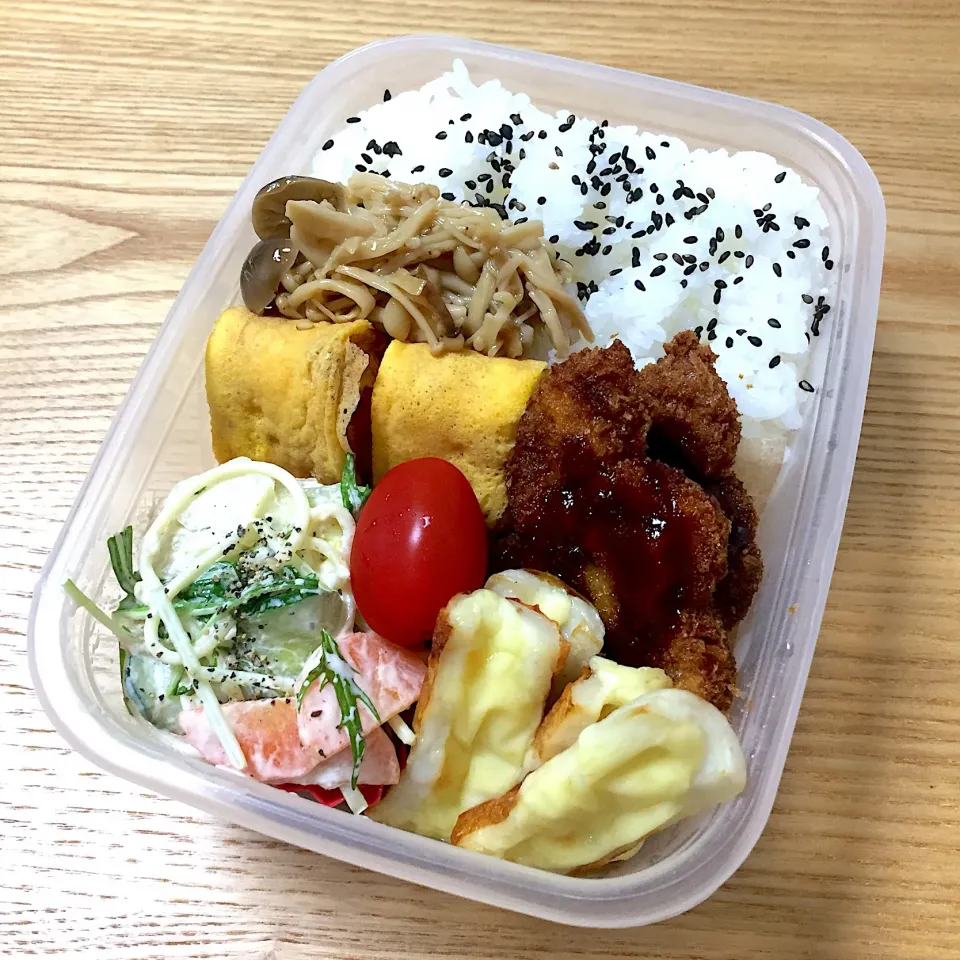 木曜日の旦那さんのお弁当☺︎ #お弁当記録  #玉子焼き  #ひとくちカツ  #サラダスパゲティ  #ピリ辛キノコのナムル #マヨちーちく|むさけんさん