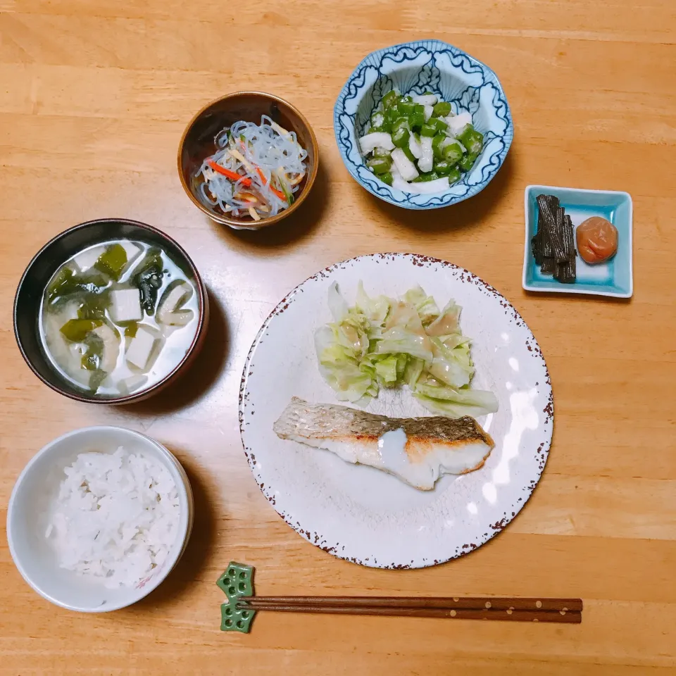 鯛のポワレ クリームソース🐟
オクラと山芋のネバネバサラダ🥗|ちゃみこさん