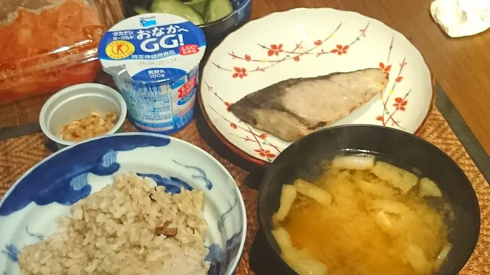 Snapdishの料理写真:ぶりの西京漬け&納豆&しめじの味噌汁|まぐろさん