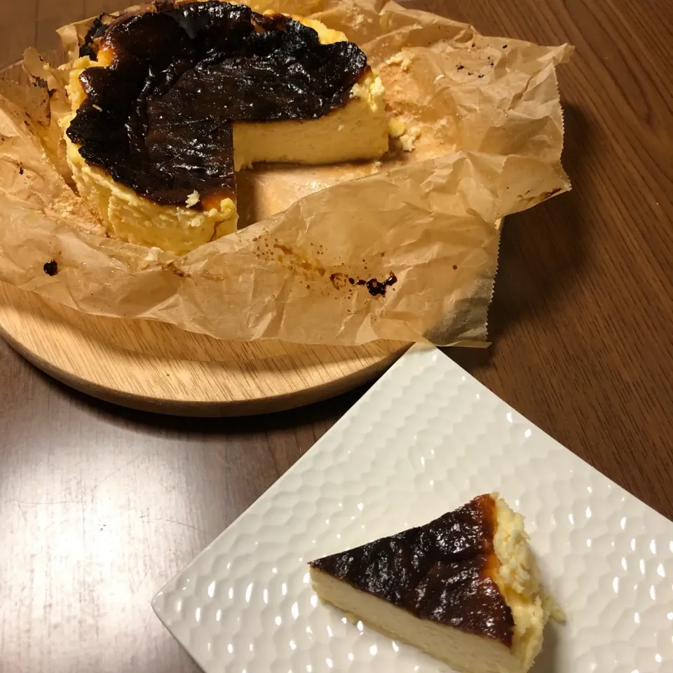 Snapdishの料理写真:バスクチーズケーキ|すと☺︎*☻さん