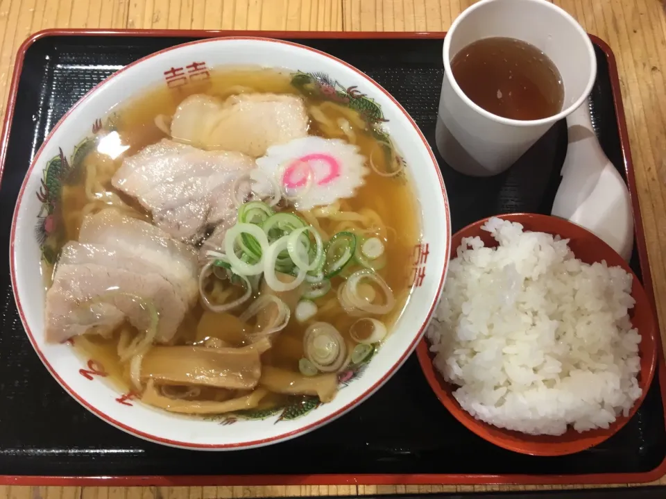 ラーメン＋ふるまい飯
(喜多方らーめん 老麺まるや)
@日本橋ふくしま館 ミデッテ|morimi32さん