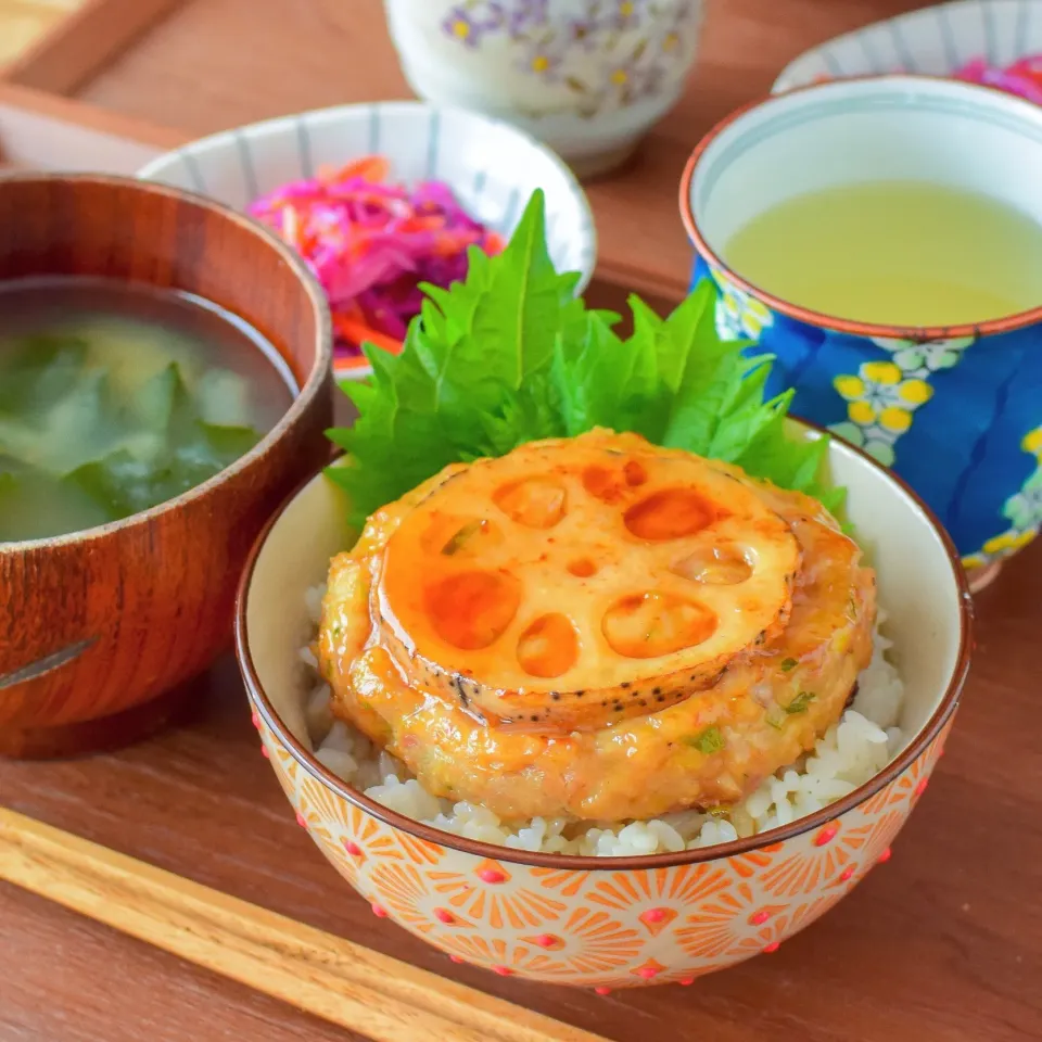 Snapdishの料理写真:液体塩こうじで♪ふっくら柔らか鶏つくねバーグ丼♪|ハナマルキさん