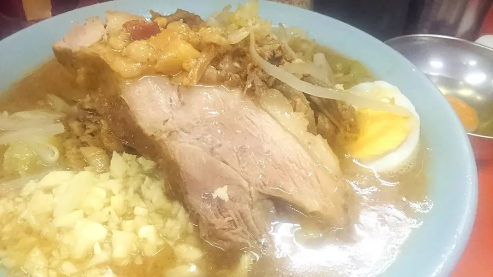 ラーメン富士丸 神谷本店
富士丸ラーメン
―麺半分
＋生卵(麺半分サービス)
＋ちょいアブラ
＋ニンニク 
＠志茂、王子神谷、赤羽 、東十条
19078|大脇さん