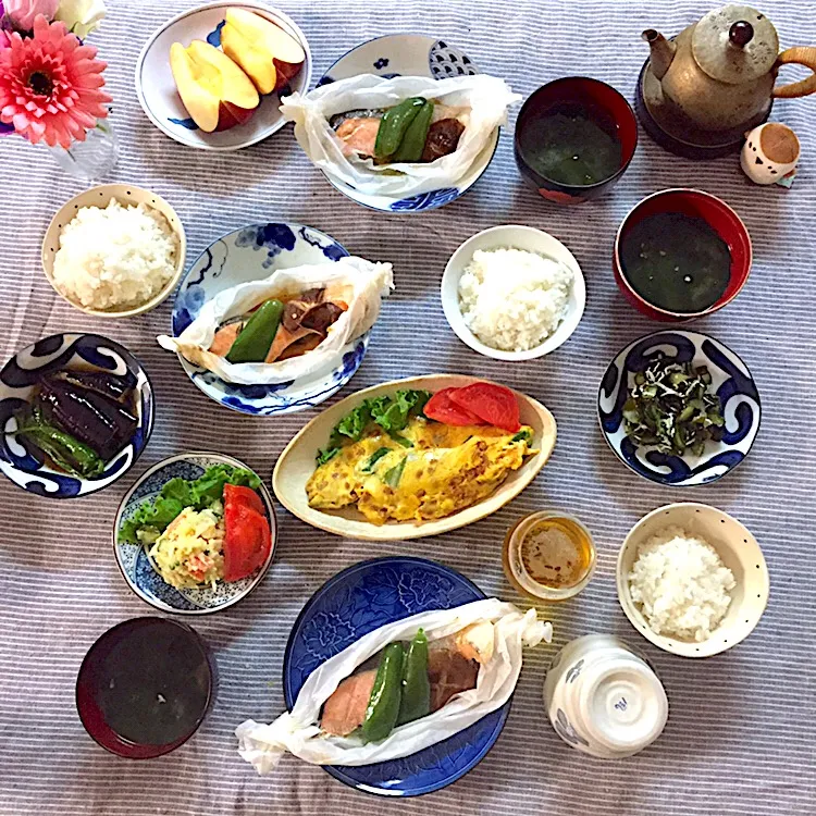 Snapdishの料理写真:鮭の蒸し焼きバター風味、なすとピーマンの揚げ浸し、ポテトサラダ、他|ゆかりさん