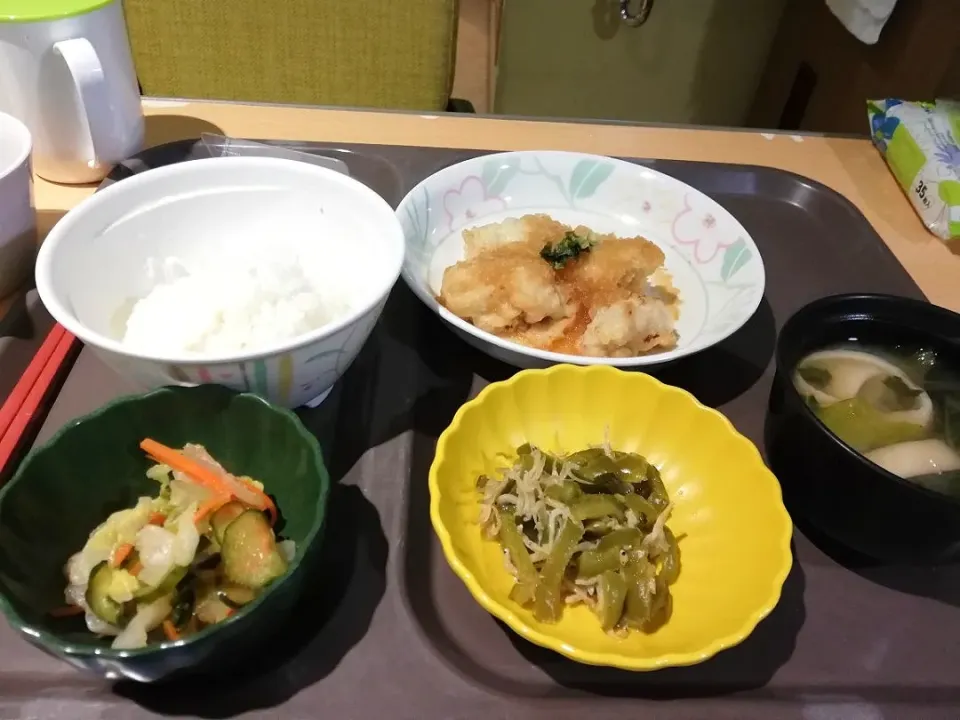 病院食夕飯
鶏のおろし煮?|たえさん