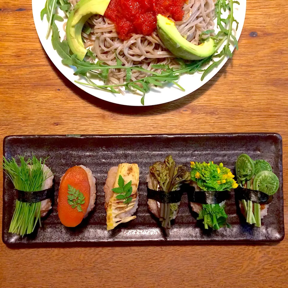 #vegan 
野菜寿司と十割蕎麦トマトソース|makiko_aさん