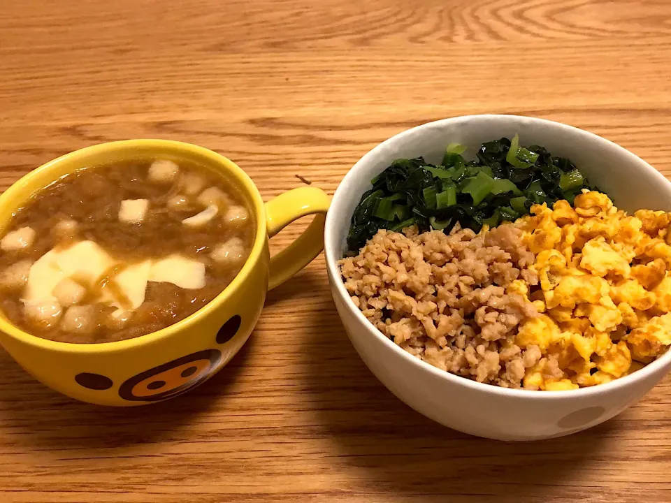 Snapdishの料理写真:鶏そぼろ丼|あやさん