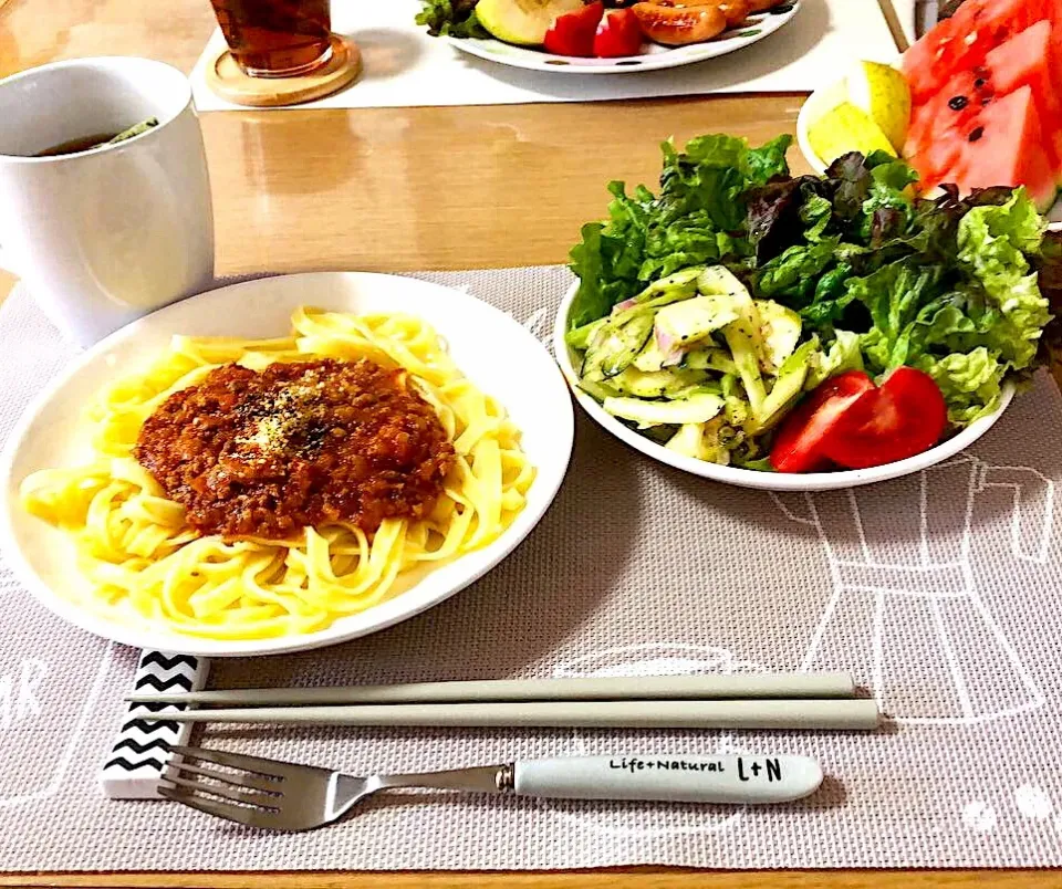 ミートソース🍝りんごとセロリのサラダ🥗|あいちゃさん