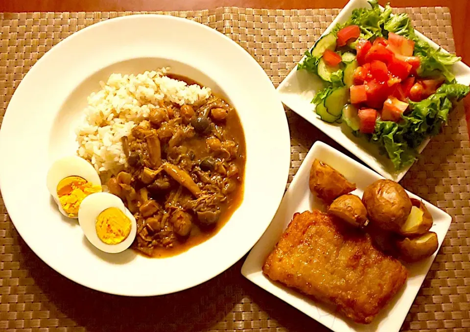 Today's Dinner🍴ひよこ豆ときのこたっぷりﾁｷﾝｶﾚｰ･ｻﾗﾀﾞ･ｾﾌﾞﾝのﾁｷﾝ竜田揚げ&焼きﾎﾟﾃﾄ|🌈Ami🍻さん