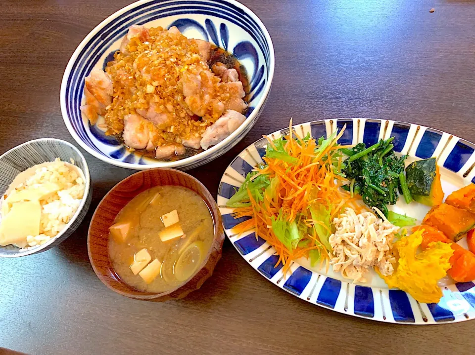 油淋鶏
たけのこご飯
お味噌汁
サラダ
ほうれん草の胡麻和え
カボチャサラダ
カボチャの塩バター煮
人参グラッセ
切り干し大根のツナマヨ和え|NAKATAさん