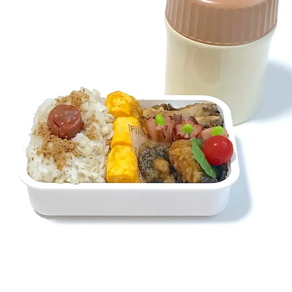 旦那さんのお弁当(^^)
 #お弁当  #麦ご飯 #エリンギのバター炒め#冷凍食品#キャベツとしめじのお味噌汁|kakoさん