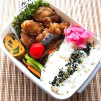 Snapdishの料理写真:今日のお弁当♡鶏の唐揚げ
 #お弁当 #鶏の唐揚げ#小松菜炒め#きんぴらごぼう|ゆりさん