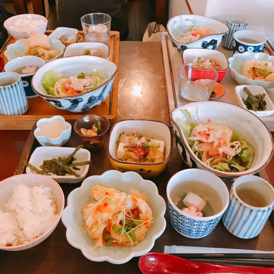 豚肉と豆腐のあんかけ
鶏肉と桜大根のパスタサラダ🥗
えび・車麩・さつま芋のピリ辛天ぷら🍤|ちゃみこさん