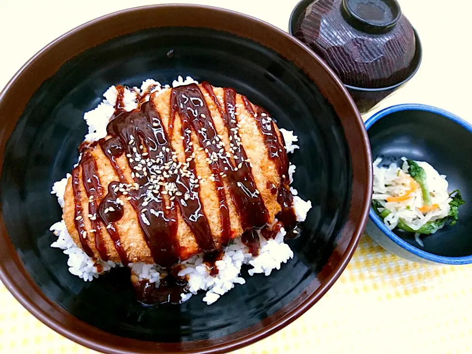 Snapdishの料理写真:味噌カツ丼セット|nyama1さん