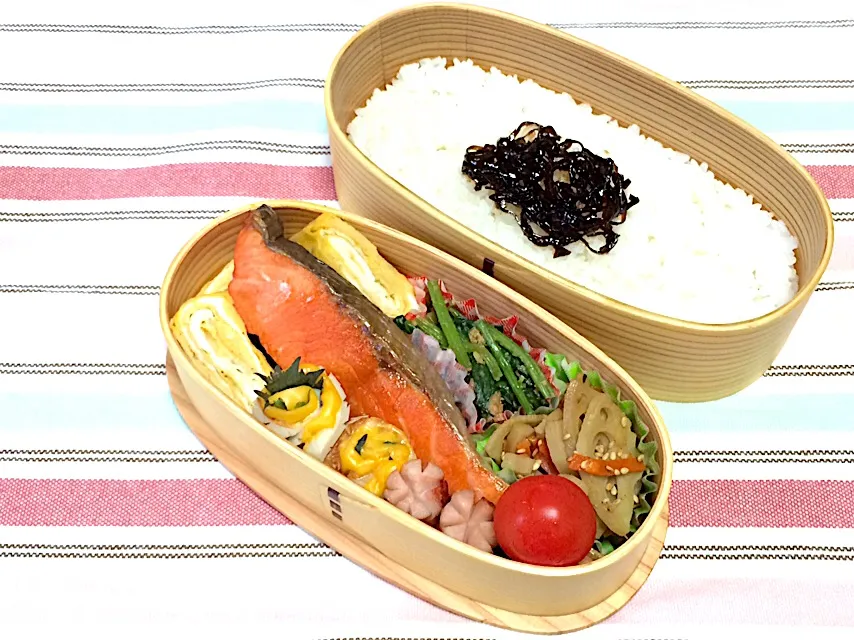 #旦那弁当  #パパ弁当  #曲げわっぱ弁当  #曲げわっぱ  #鮭の塩焼き弁当|ゆぴさん