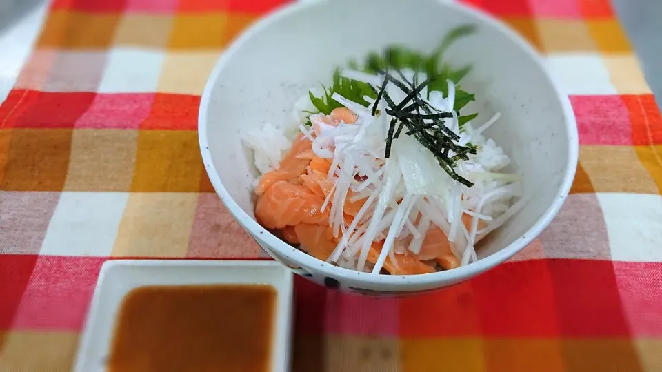 サーモン丼|よっしー(=^ェ^=)さん