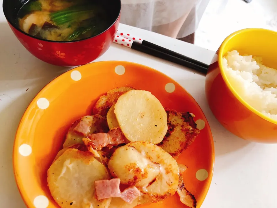 ジャーマンポテト🥔とチンゲン菜みそ汁|うまさん