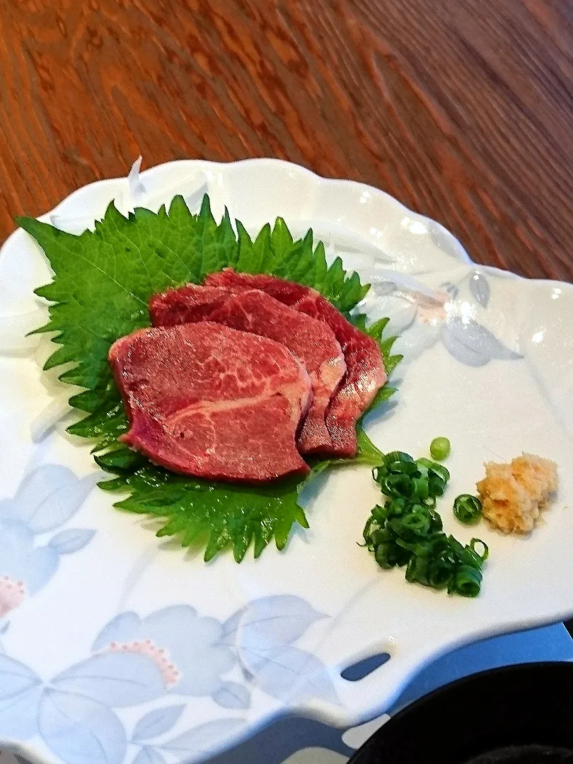 黒川温泉・湯郷の響き 優彩の夕食(馬刺し)|すーさん