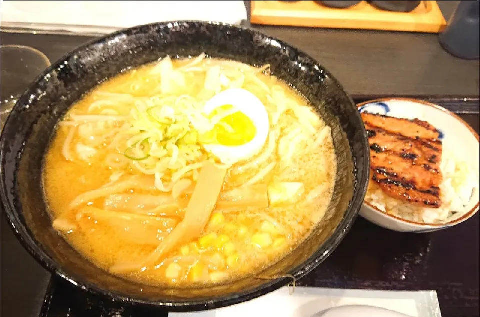 味噌ラーメンとミニ豚丼|哲さん