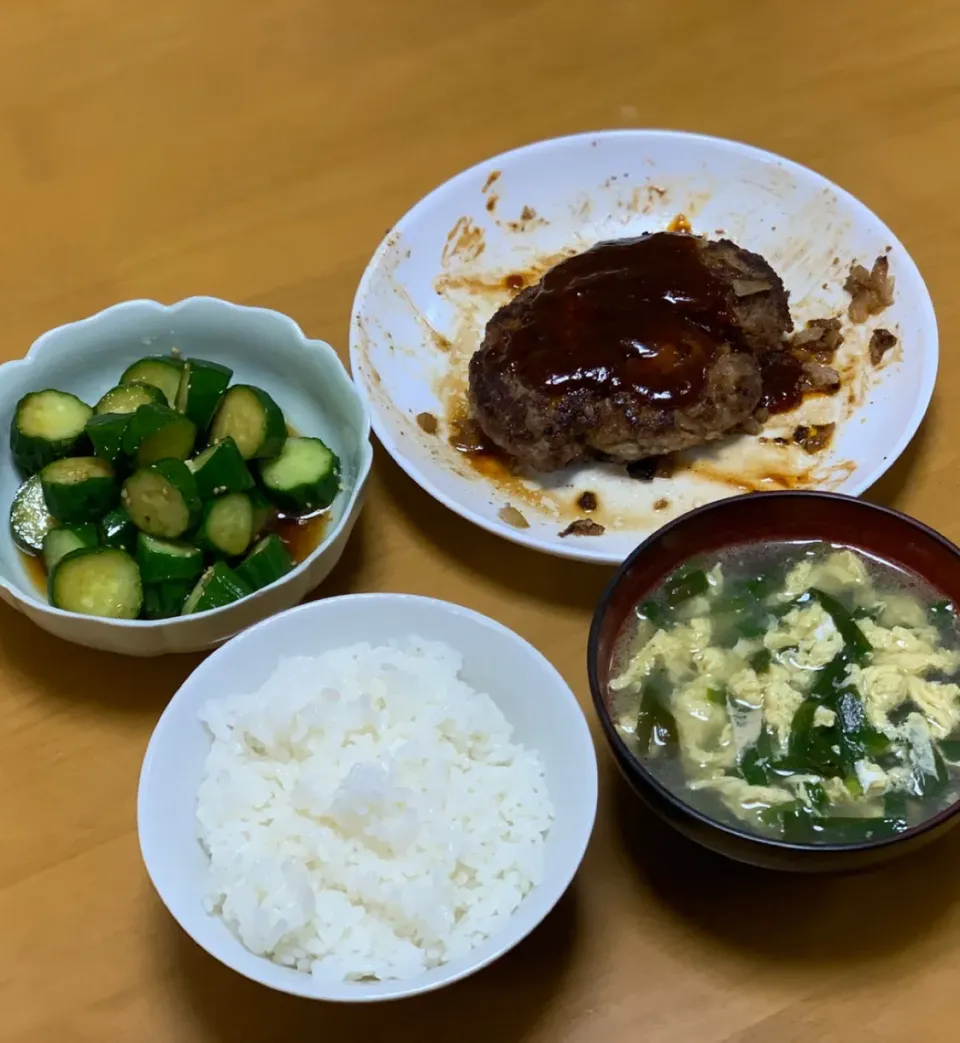 Snapdishの料理写真:#ハンバーグ  #やみつききゅうり  #ニラ玉スープ|まきさん