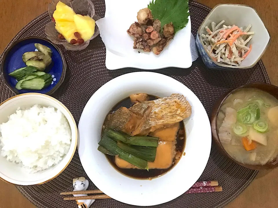 Snapdishの料理写真:鯛のお煮付け定食|ゆうかさんさん