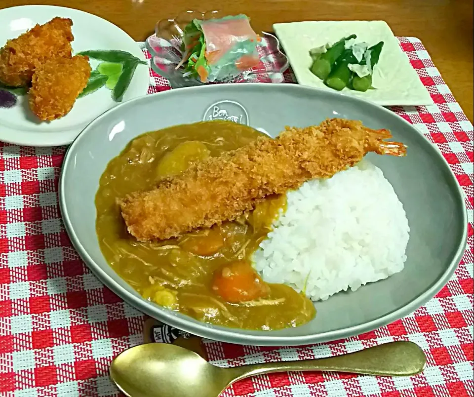 大海老フライ付き🍤🎵カレーライス🍛 #カレーライス|とししいたけさん