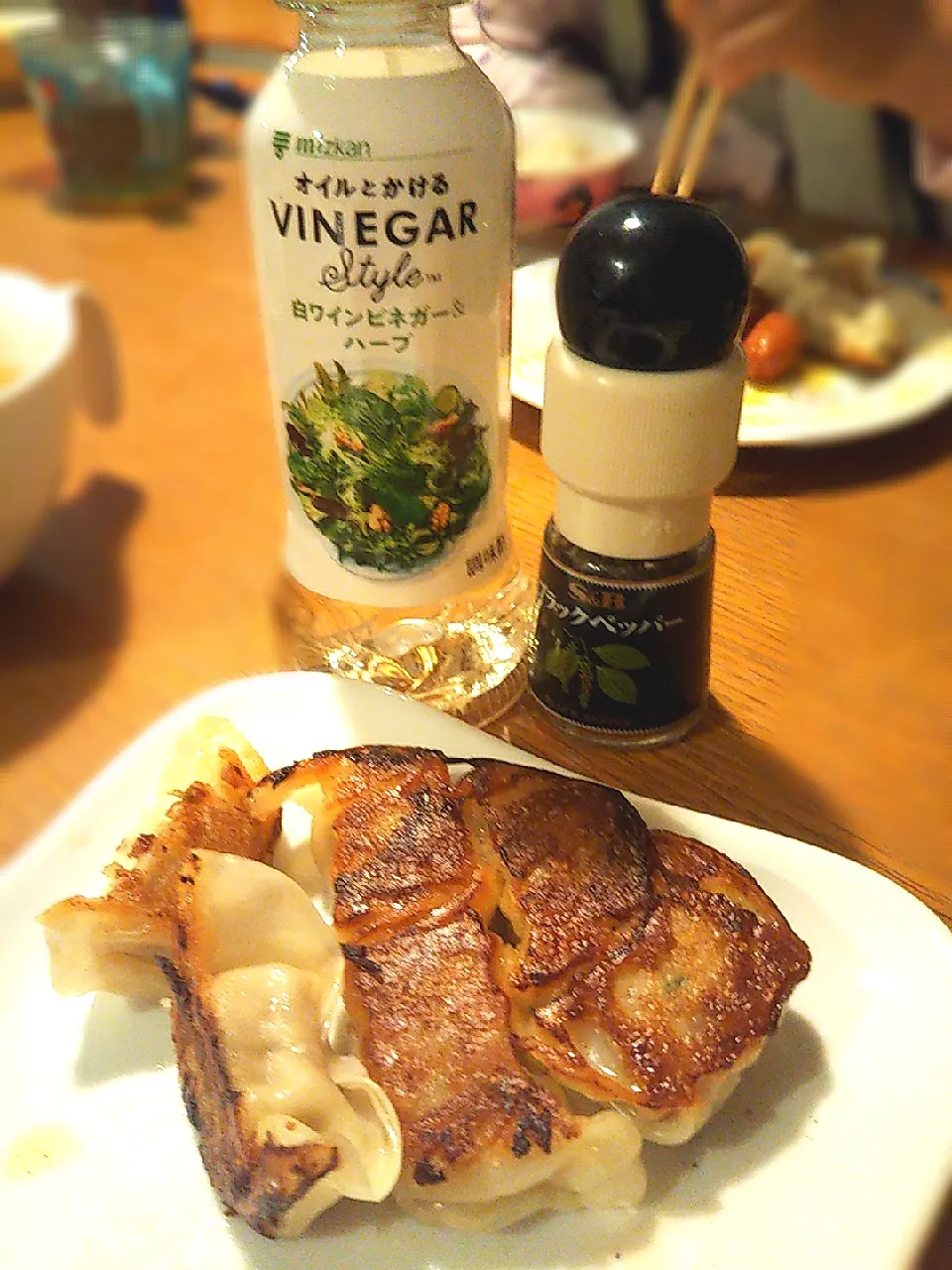 Snapdishの料理写真:VINEGAR style 😆 酢コショウで食べる餃子🥟|まきごろうさん