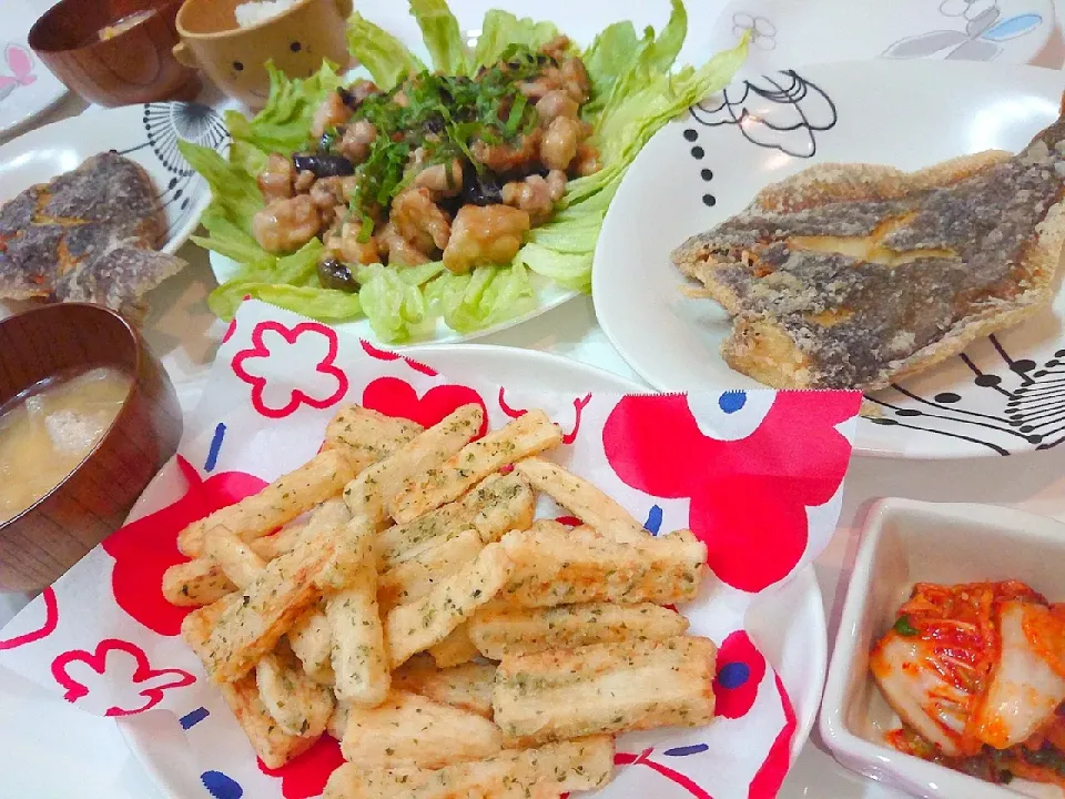 夕食(^ー^)
鶏肉とナスのさっぱりポン酢炒め
カレイの唐揚げ
長芋フライ(海苔塩)
お味噌汁(鶏団子、大根、豆腐、油揚げ)
キムチ|プリン☆さん