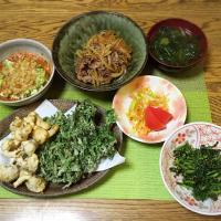 アボカドキムチ納豆・すき煮・ほうれん草と舞茸のお味噌汁・レタスとにんじんのマリネ・春菊の胡麻和え・春菊と足長なめこの天ぷら