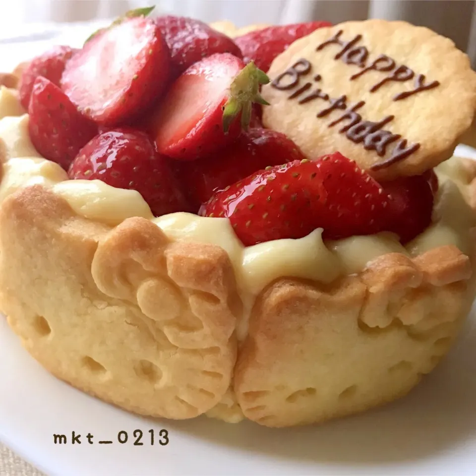 #キティちゃん  #いちごタルト  #誕生日ケーキ  #手作りスイーツ  #カスタード  #タルト  #キャラフード #|🍒みぃ🍒さん