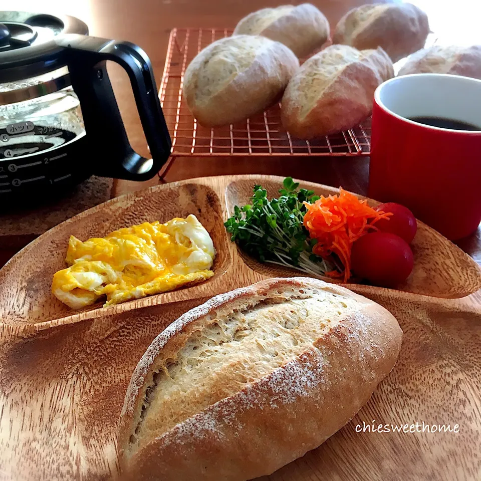 Snapdishの料理写真:あいこ ⁎ˇ◡ˇ⁎さんのライ麦パン
で連休スタート‼️|chieko ♪さん