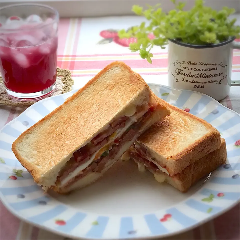 Snapdishの料理写真:ホットサンド🍞。|emi.さん