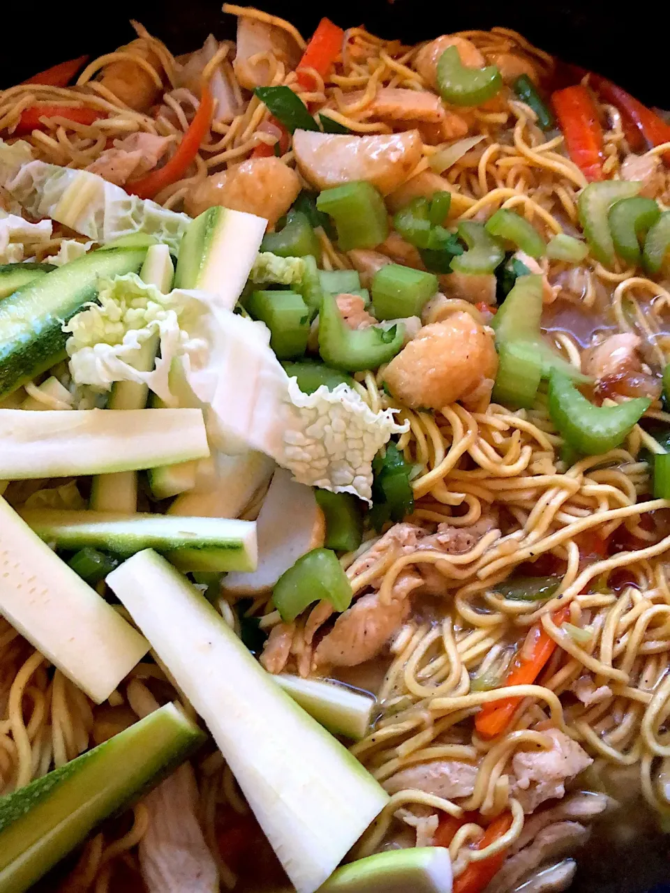 pancit with vegetables and fish cake|Marnelli Dela Cruz Hollandさん