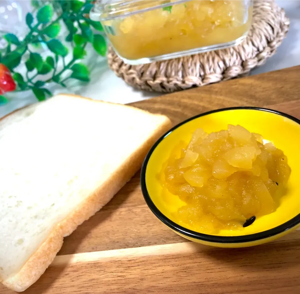 Snapdishの料理写真:ジャム切らしてた、、💦
即席手作り❣️りんごジャム🍎🍏|pika nilcoさん