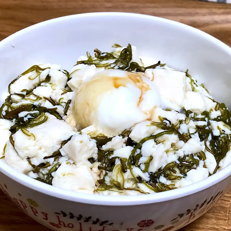 温玉のせめかぶ豆腐丼|まぁたんさん