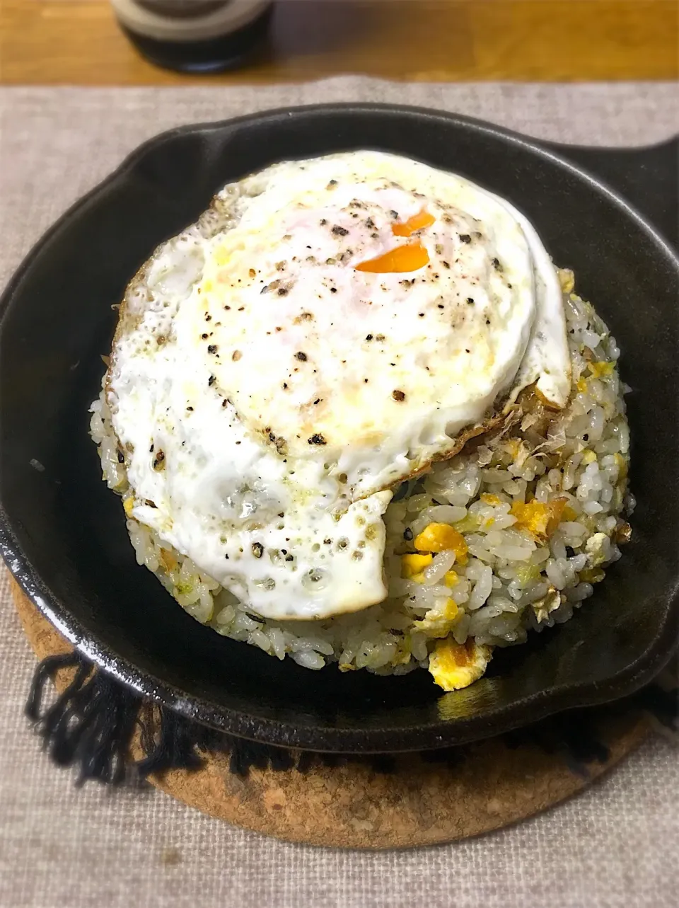 Snapdishの料理写真:鮭チャーハン＋目玉焼き🍳
 #あるもので  #簡単料理|morimi32さん