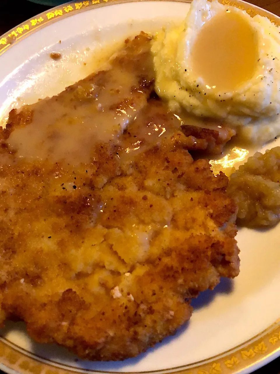 Turkey Schnitzel with mashed potatoes and applesauce|Chris Shannonさん