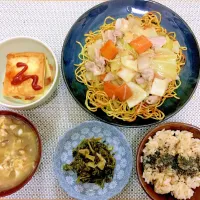 Snapdishの料理写真:揚げ焼きそばの餡掛け、高野豆腐のクロードムッシュ|たけうさん