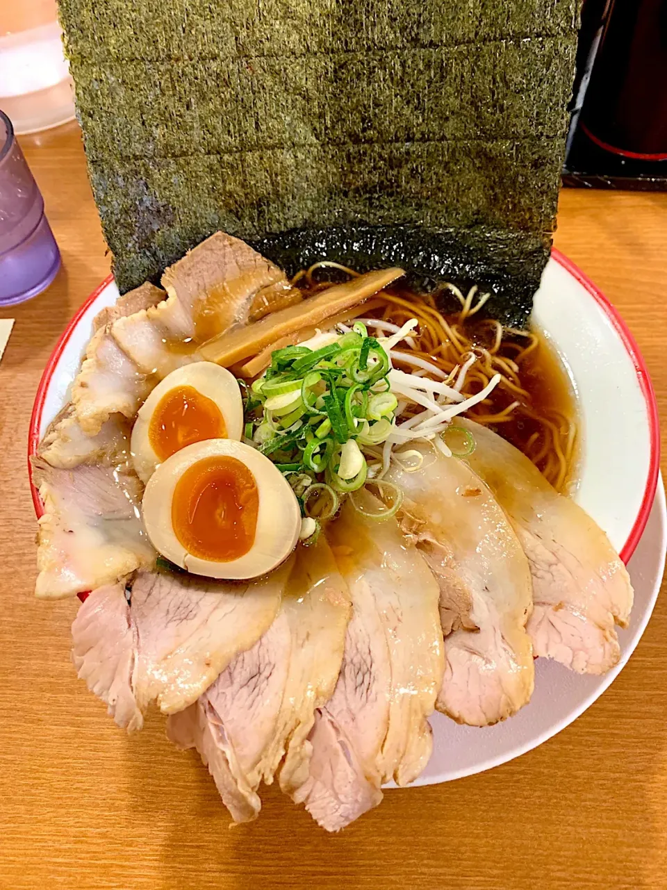 Snapdishの料理写真:黄金家京都駅前店  京都濃口醤油ラーメン全部のせ🍜|tachiさん