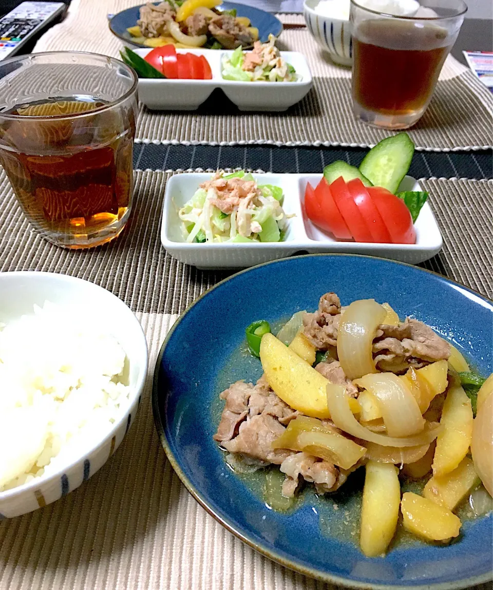 ・炒め肉じゃが
・青梗菜ともやしのツナマヨ和え
・トマトきゅうりスライス|ちぐあささん