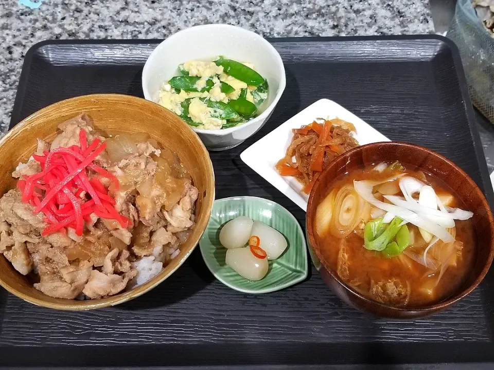 豚丼
えんどう豆の卵とじ
切り干し大根の煮物
味噌汁
らっきょう|あぁちゃんさん