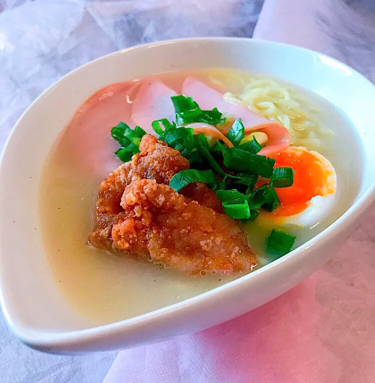 お昼ご飯に豚骨ラーメン|かっちゃん杉さん