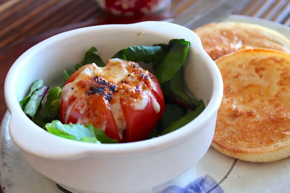 ☆Yumi☆さんの料理 丸ごとトマト🍅のcheese焼き🎵|よっすぃさん