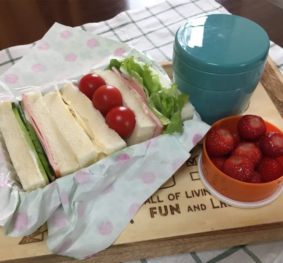 土曜出勤 サンドイッチお弁当|まるちゃんさん