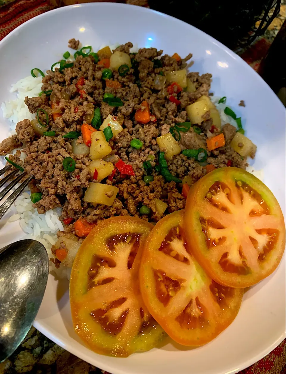 Asian Style Teriyaki Beef with white rice and garnish with tomatoe slices|Alma's Home Kitchenさん