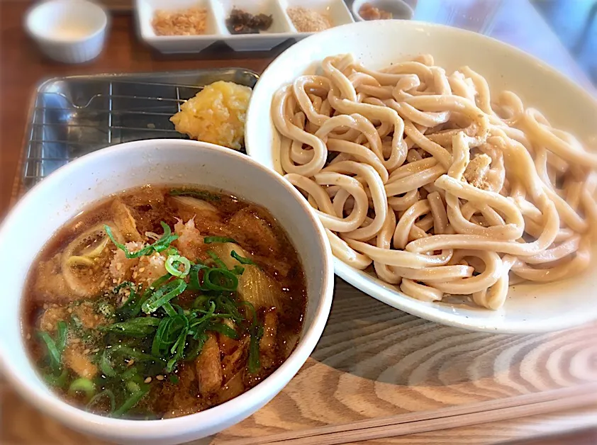 Snapdishの料理写真:肉汁うどん(大)  浦和にあった「うどん澤村」がこの春から戸田に移って再開店。相変わらず美味い😋|リフルシャッフルさん