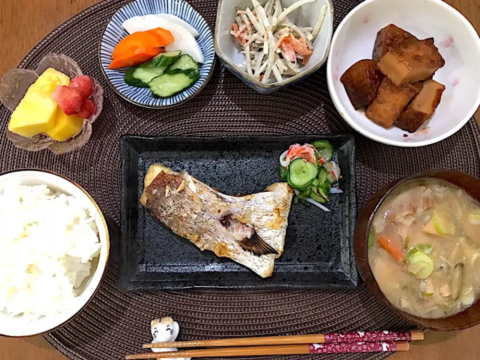 Snapdishの料理写真:鯛の塩焼き|ゆうかさんさん