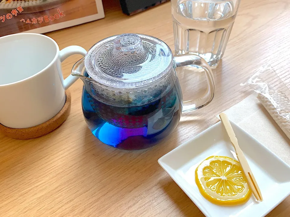 ブルーエルダーフラワーのハーブティー|yumyum😋さん