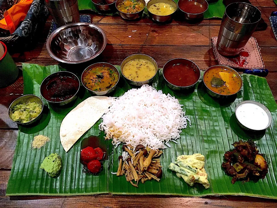 Snapdishの料理写真:Kerala Banana Leaf Non-Veg Meals
南インドケーララ州の非菜食定食。
 #kalpasi|Seiichiro Ishiharaさん