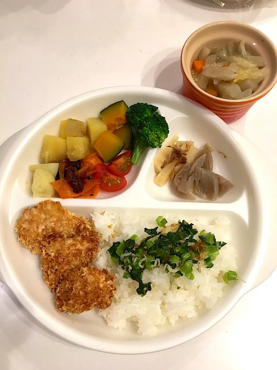 Snapdishの料理写真:1歳8ヶ月ご飯(4/16)
揚げないチキンカツ|airi-nさん